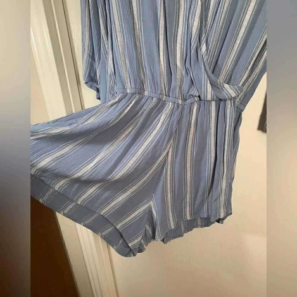 Blue life GUC blue/white striped bell sleeve shorts romper Size Small